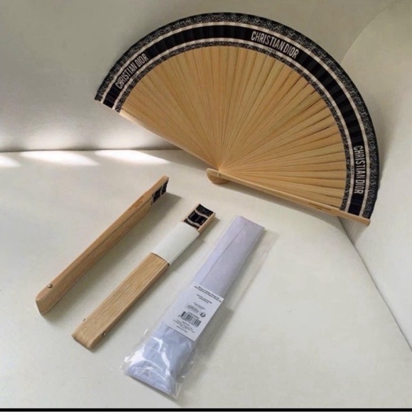 Christian Dior DIORIVIERA Vip
Gift Folding Hand Fan Black
Navy Sensu - Picture 7 of 7